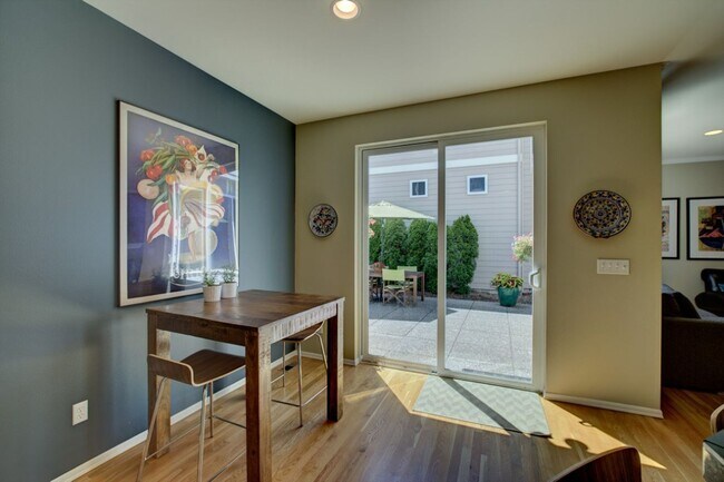 Building Photo - 4Bd/2.5Ba Issaquah House