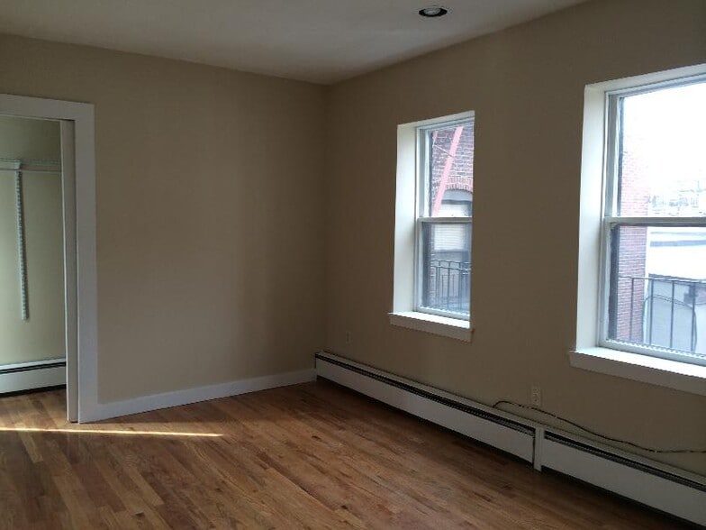 Building Photo - 214 Hanover St