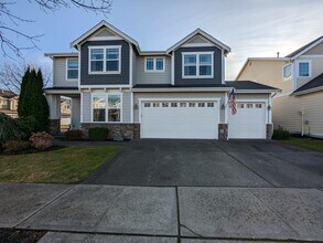 Building Photo - Large 3BD plus bonus rm and den