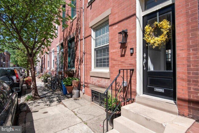 Building Photo - 623 Miller St