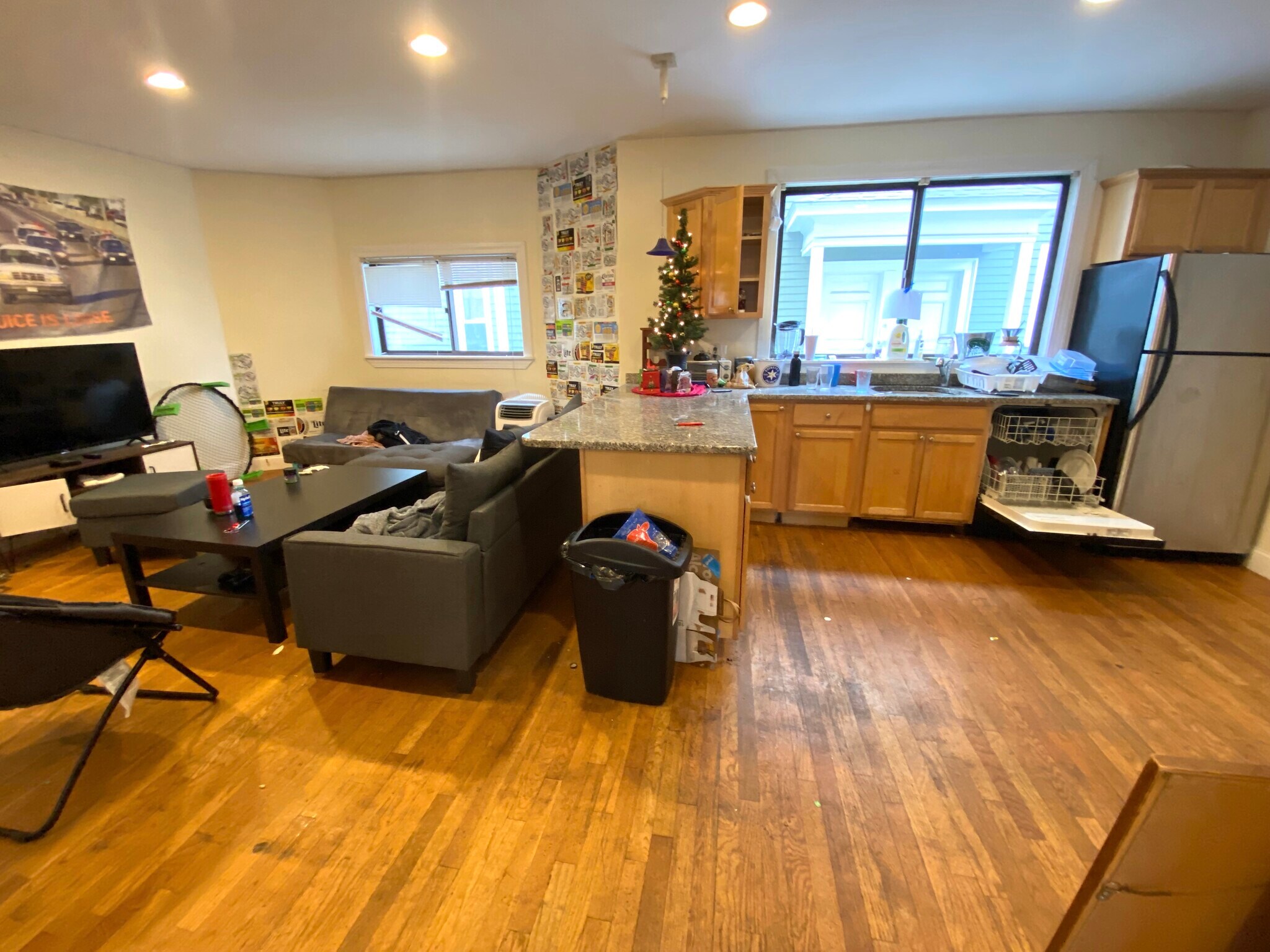 Building Photo - 72 Ashford St