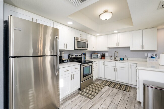 Building Photo - 9695 N 93rd Way