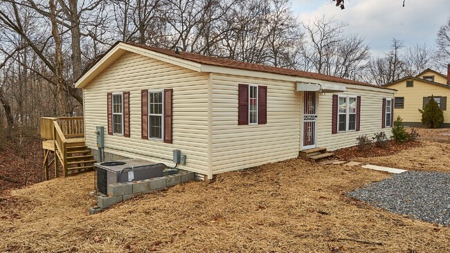 Building Photo - Coming Soon: 3BR, 2BA house in Greenbrier ...