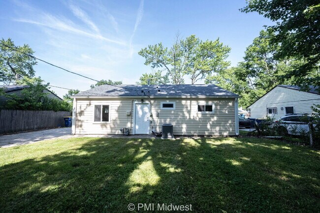Building Photo - 4627 Karen Dr