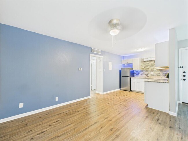 Primary Photo - 1000 W 26th St