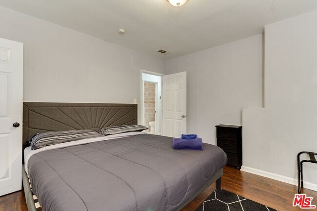 Building Photo - 6659 Amigo Ave