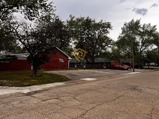 Building Photo - Renovated 1-Bedroom at Campbell Apartments Near Downtown Available NOW!