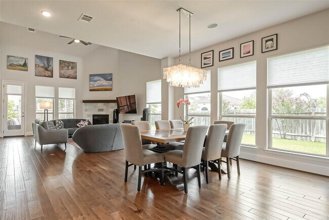 Building Photo - 13306 Stoneleigh Terrace Dr