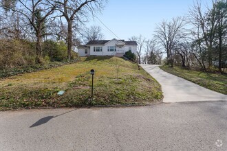 Building Photo - Red Bank Renovated Bungalow!