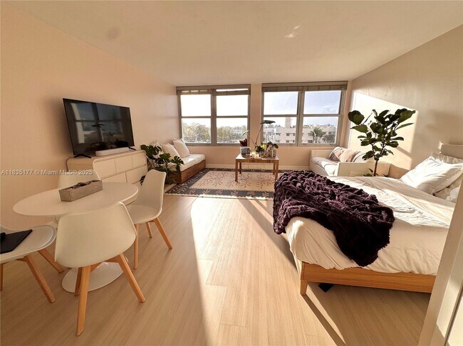 Building Photo - 2899 Collins Ave