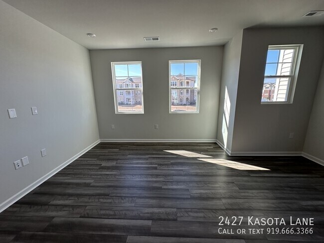 Building Photo - 2427 Kasota Ln