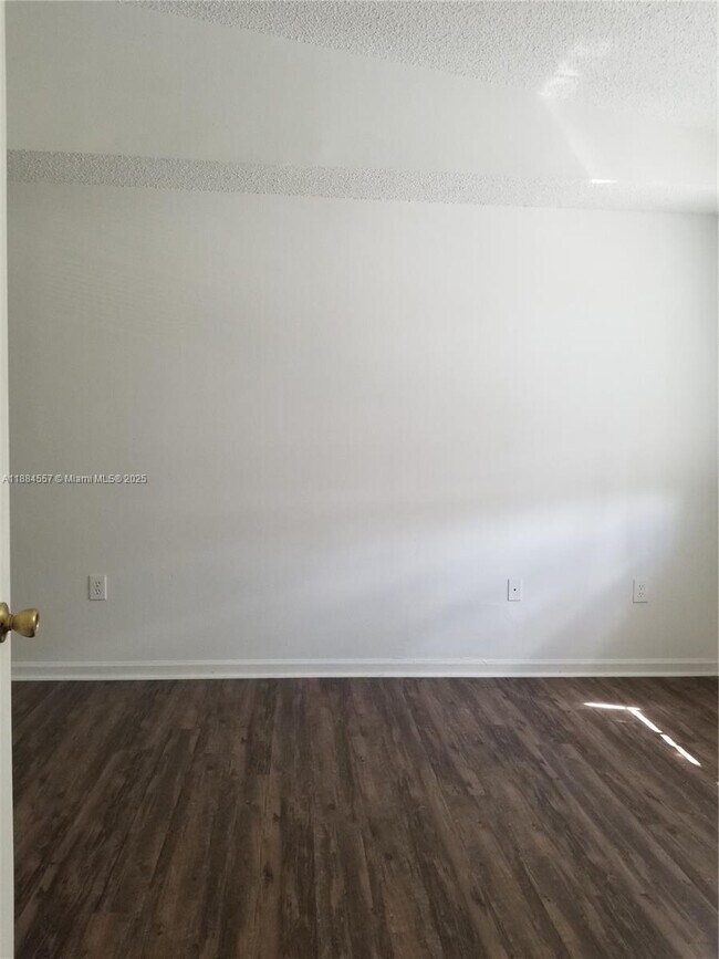 Building Photo - 3211 Sabal Palm Manor