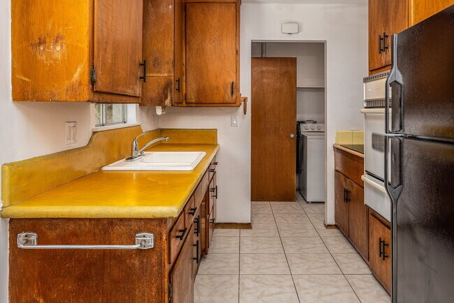 Building Photo - 6352 Clyde Ave