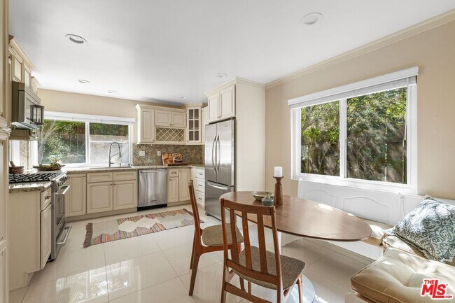 Building Photo - 3194 Rossini Pl