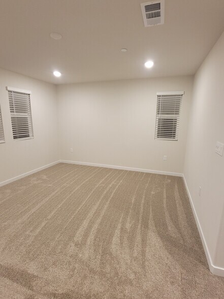 Building Photo - 9531 Hannah Way