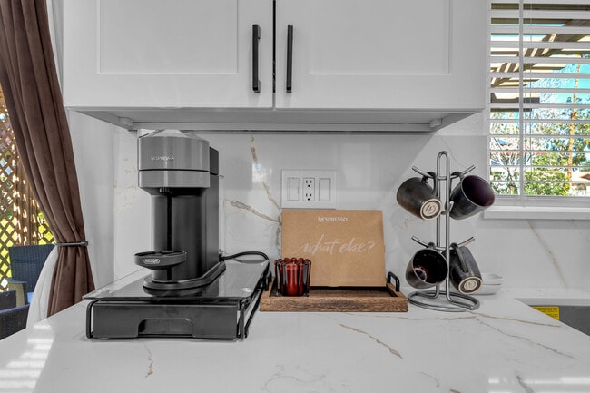 Building Photo - 75250 Vista Huerto