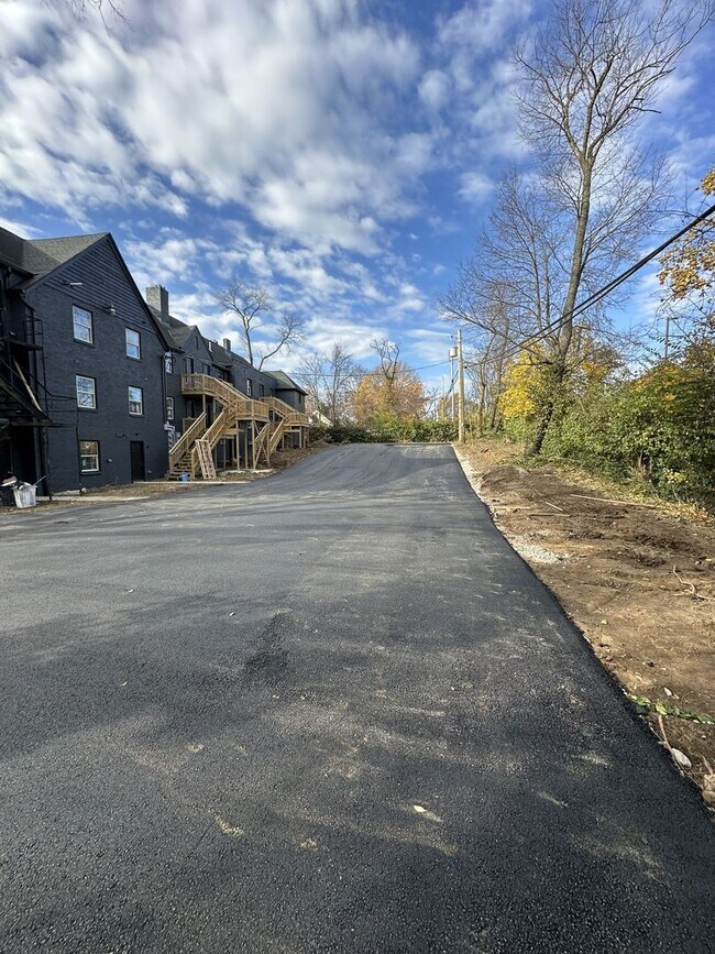 Building Photo - 2080 E 5th Ave