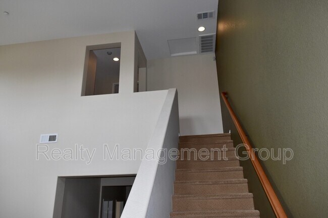 Building Photo - 1721 Cripple Creek Dr
