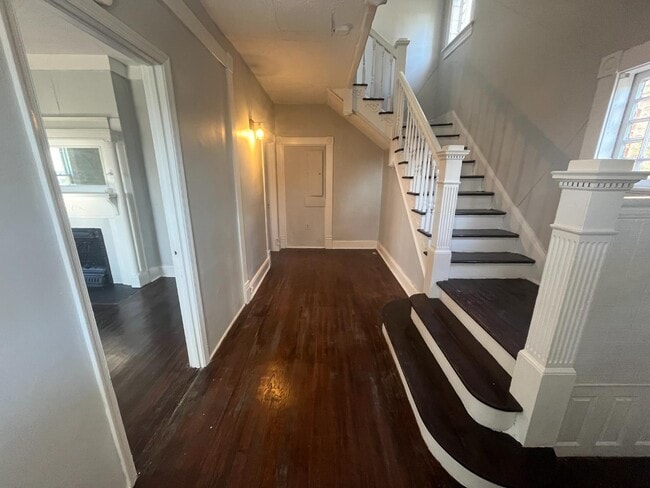 Building Photo - 1106 Early St