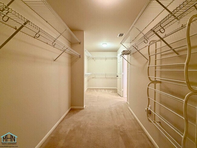 Building Photo - 518 Willow Grove Dr