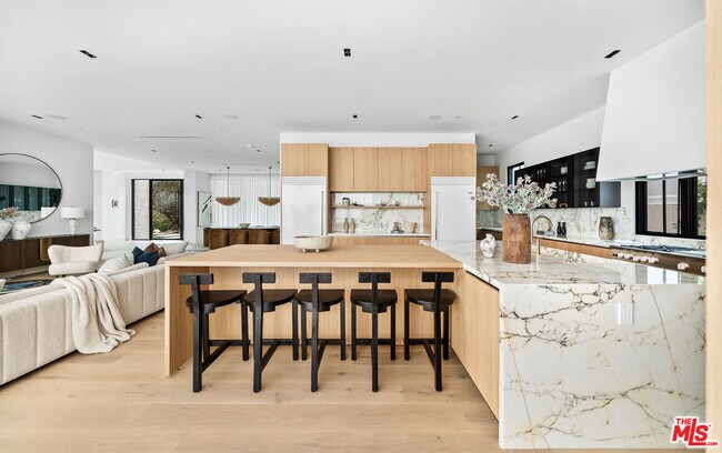 Building Photo - 10950 Verano Rd