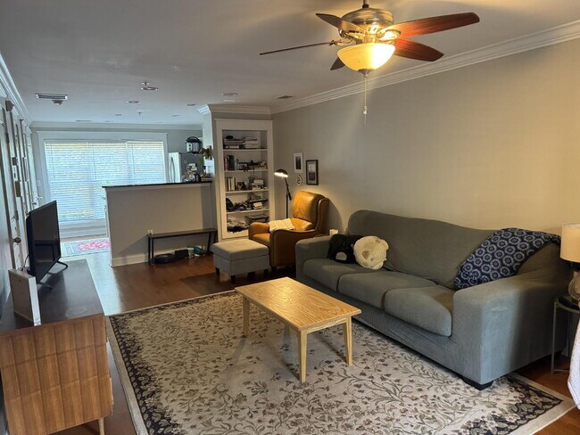 Building Photo - 2 Bedroom available near CU - Students and Families Welcome