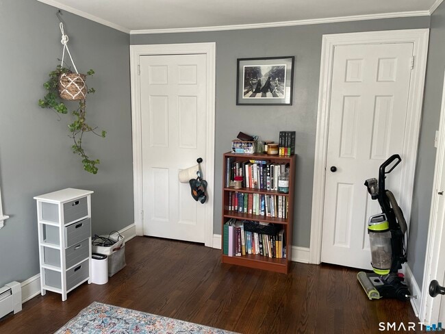 Building Photo - 99 Penn Dr