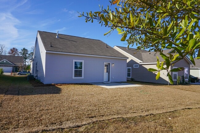 Building Photo - Lovely 3 bedroom 2 Bath Ranch with 2 Car Garage in Goose Creek