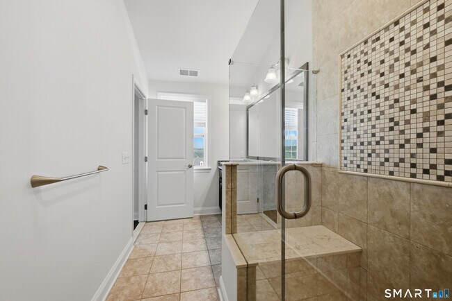 Building Photo - 15 Moorland Dr