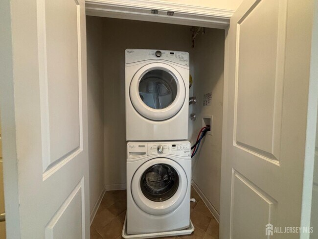 Building Photo - 542 E Celebration Way