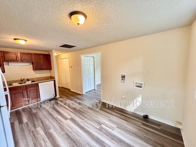 Building Photo - 3908 Hopkins Ct