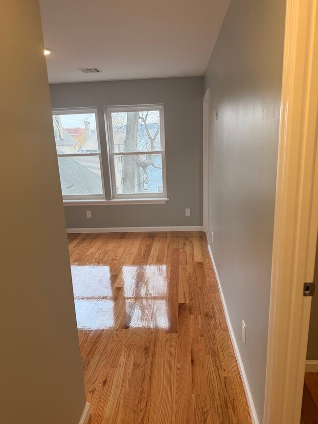 Building Photo - 288 S 7th St