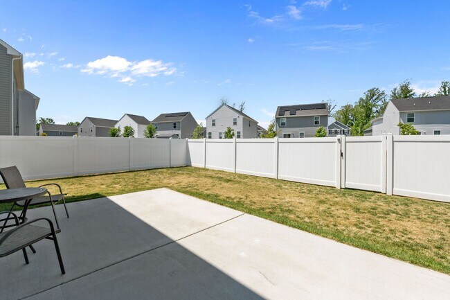 Building Photo - Beautiful 4-Bedroom Home with Fenced Backyard & Open Floor Plan!