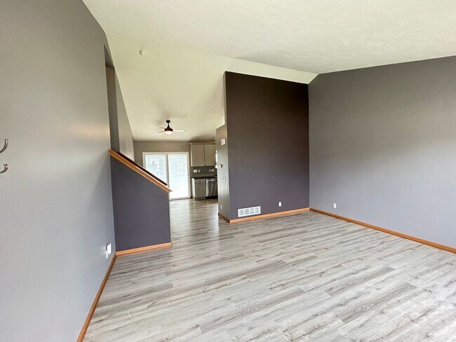 Building Photo - Home For Rent Bellevue.