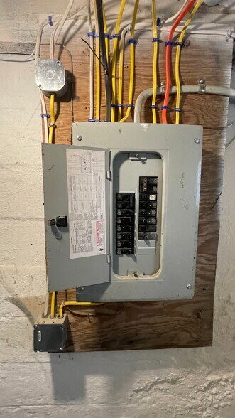 Building Photo - 2311 Grandview Ave