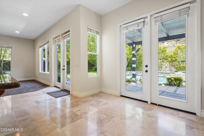 Building Photo - 6077 Mandeville Pl