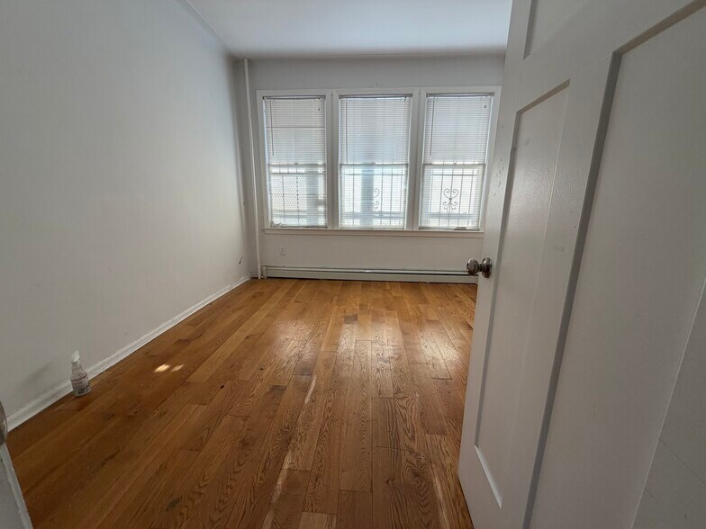 Building Photo - 6 Vreeland Ter