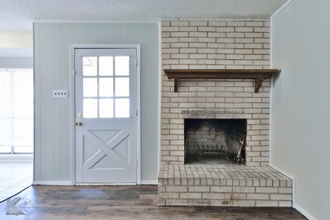 Building Photo - 3/2 REMODEL in 2024!