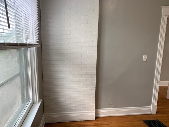 Building Photo - Norwood Duplex W/ Driveway Parking