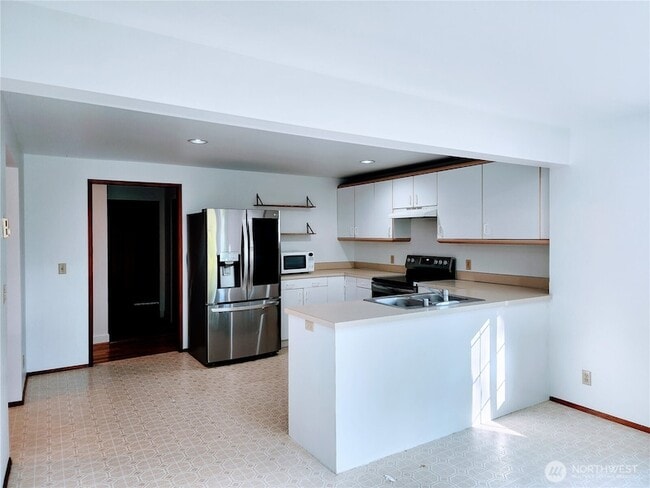 Building Photo - 8542 Battle Point Dr NE