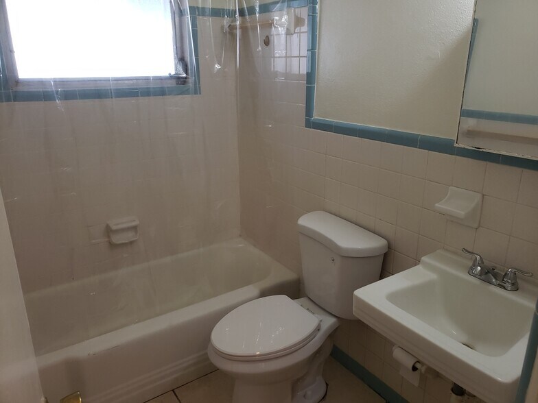 Building Photo - 2428 S Lake Letta Dr