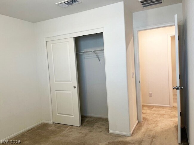 Building Photo - 5363 Lazy Breeze Ave