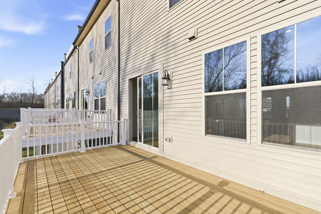 Building Photo - 1017 Venifena Terrace SE