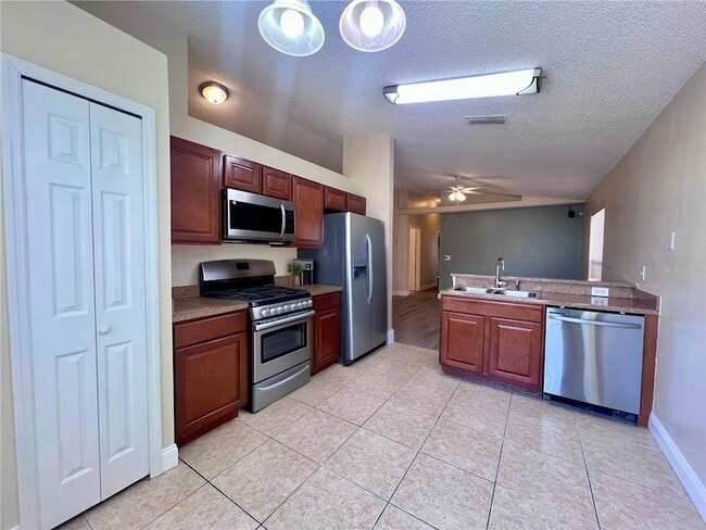 Building Photo - 191 Dahlia Village Cir