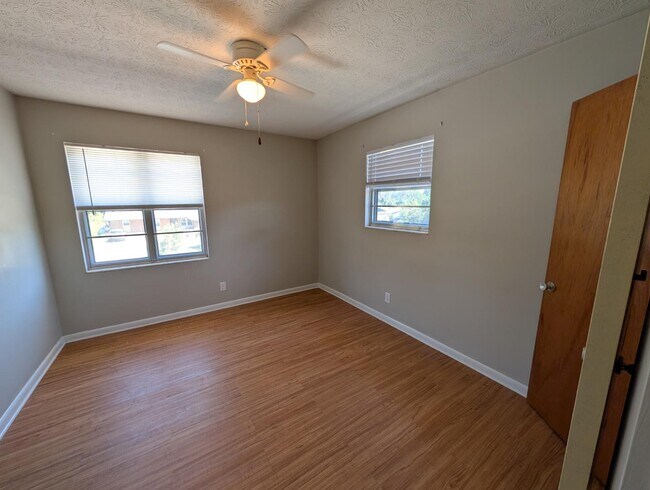 Building Photo - 2834 Woodland Dr