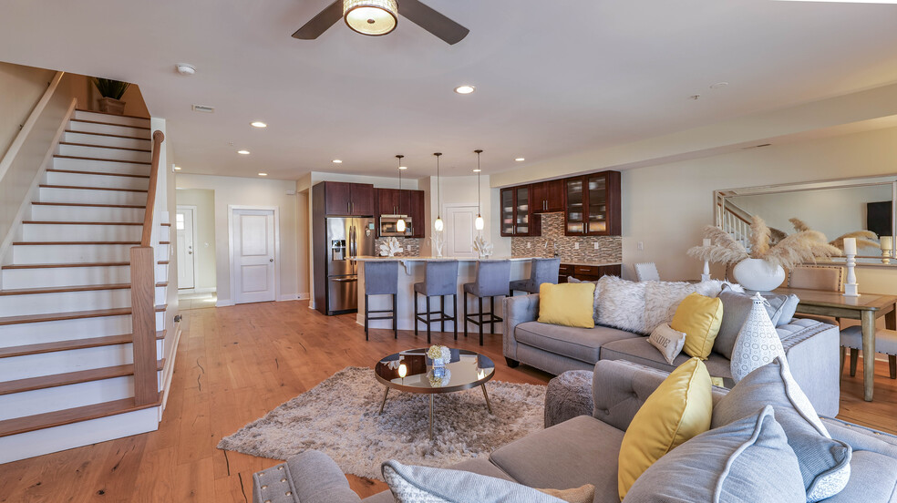 Building Photo - 210 N Madison Ave