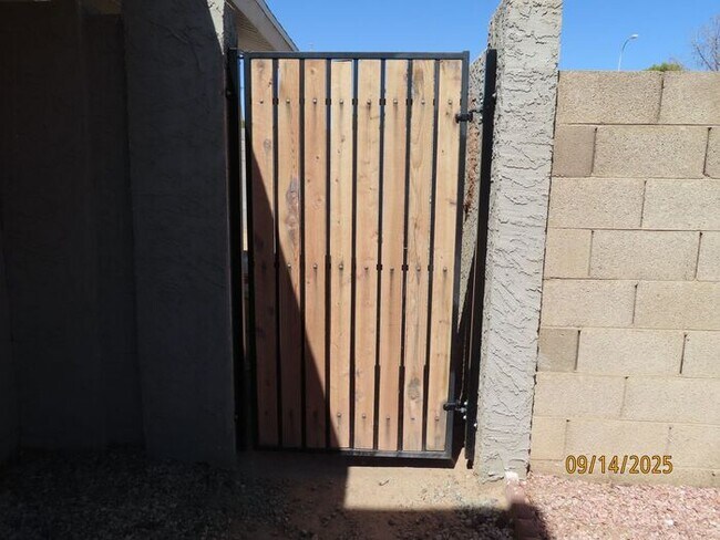 Building Photo - Heather ****$500 Off 1st Month Rent****