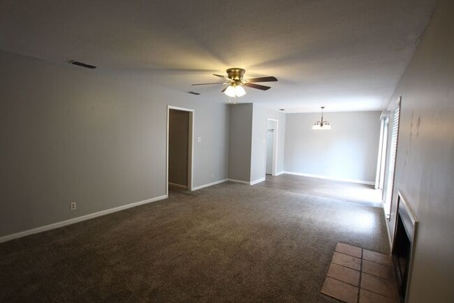 Building Photo - Coming Soon! 2 bed 2 bath Apartment in Sou...
