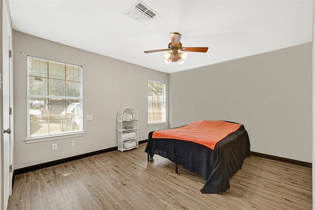 Building Photo - 1109 Frances Dr