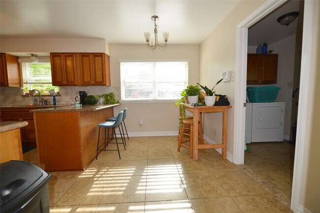 Building Photo - 5118 Lymbar Dr